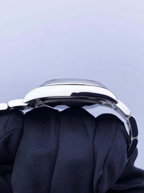 Rolex Oyster Perpetual 116000 Image 6